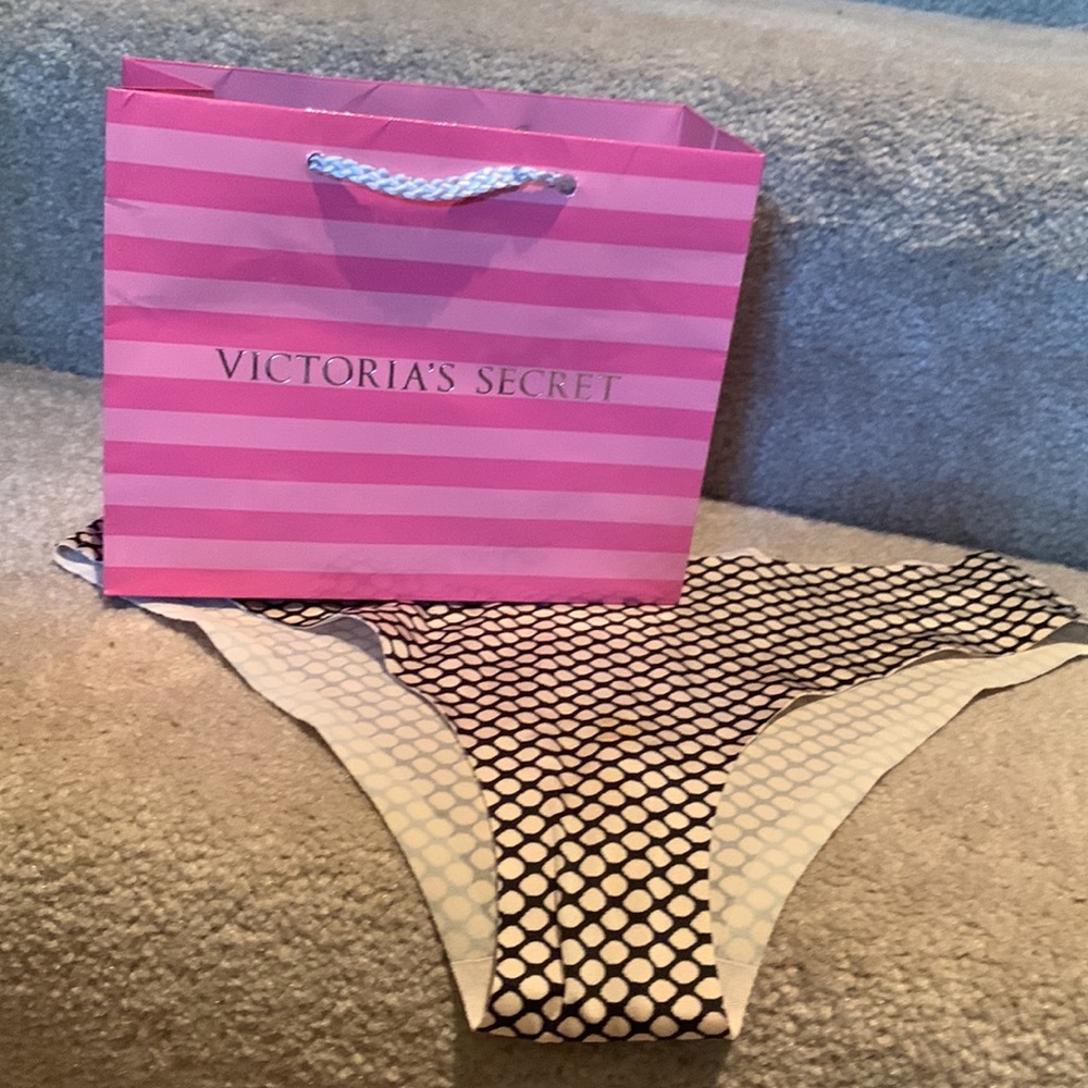 BRAND NEW Victoria’s Secret No Show, Low-Rise Cheeky panty. Size Medium.